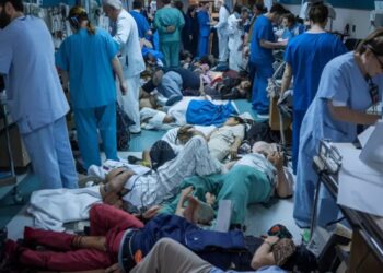 Healthcare Workers Battle Overcrowding in Emergency Rooms Stock ...